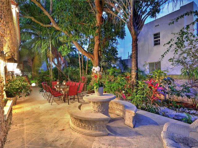 Продажа дома по адресу 1755 SW 10th St - фото 7439909