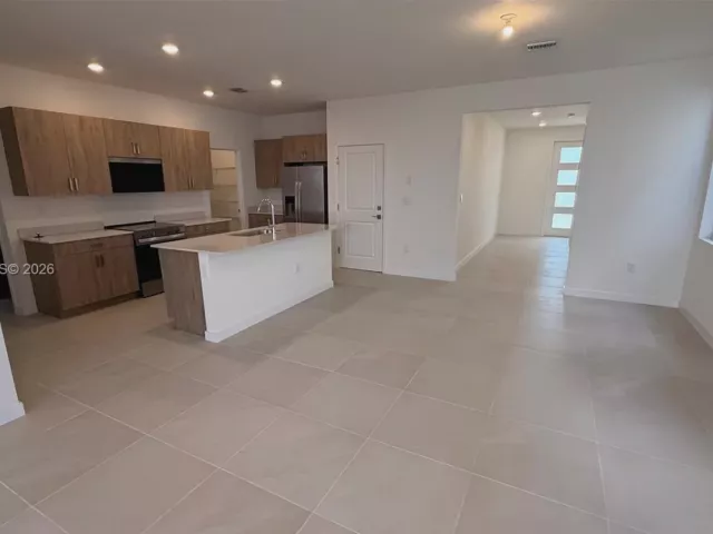 Дом в аренду по адресу 1535 SE 7th Ct 1535 - фото 7425365