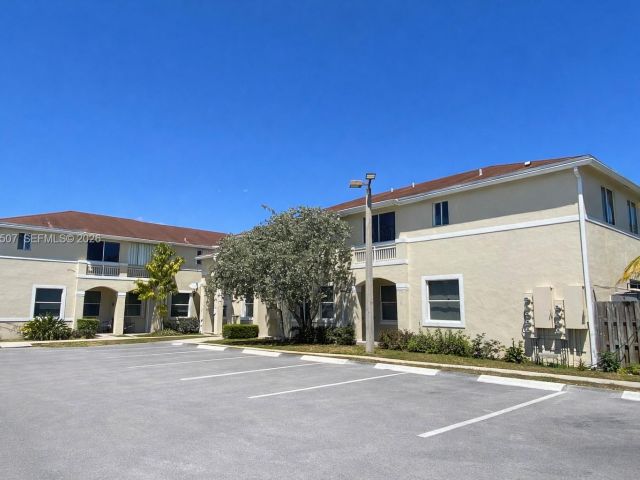 Дом в аренду по адресу 835 NE 212th Ter 4 - фото 7517177