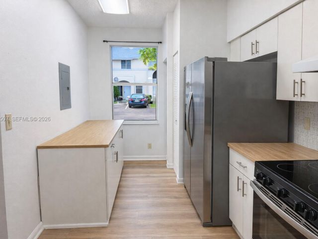 Дом в аренду по адресу 835 NE 212th Ter 4 - фото 7517183