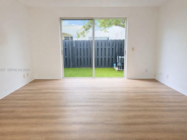 Дом в аренду по адресу 835 NE 212th Ter 4 - фото 7517187