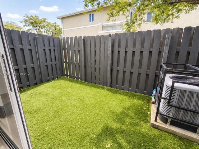 Дом в аренду по адресу 835 NE 212th Ter 4 - фото 7517192