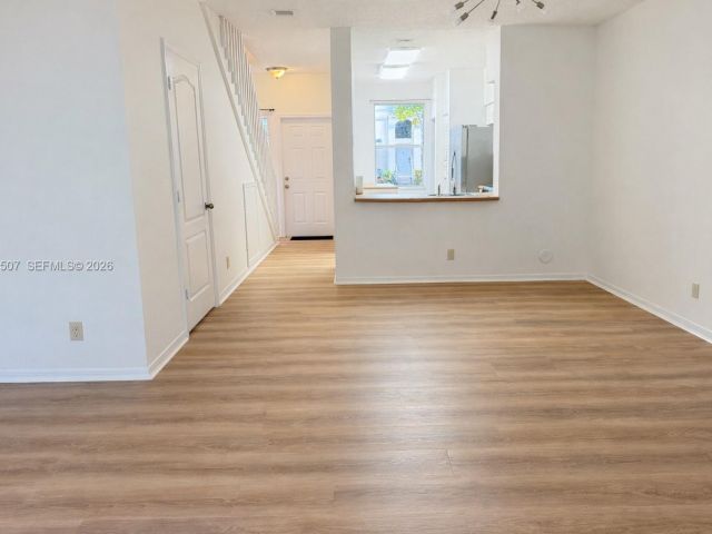 Дом в аренду по адресу 835 NE 212th Ter 4 - фото 7517194