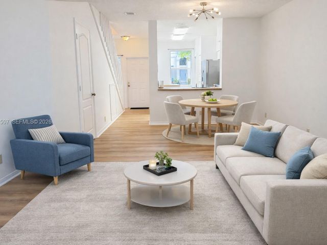 Дом в аренду по адресу 835 NE 212th Ter 4 - фото 7517196