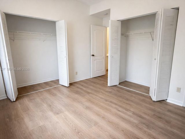 Дом в аренду по адресу 835 NE 212th Ter 4 - фото 7517202