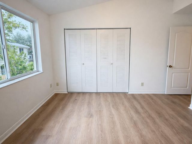 Дом в аренду по адресу 835 NE 212th Ter 4 - фото 7517210