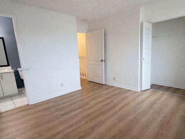 Дом в аренду по адресу 835 NE 212th Ter 4 - фото 7517212