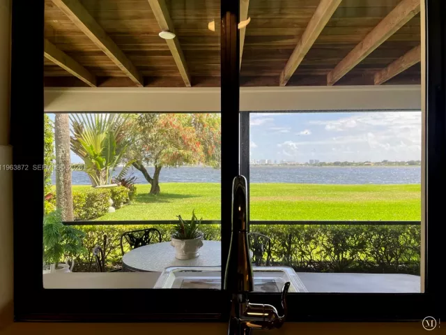 Продажа дома по адресу 3600 N Shore Dr - фото 7426294