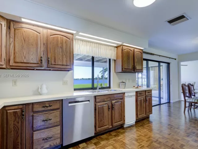 Продажа дома по адресу 3600 N Shore Dr - фото 7426295