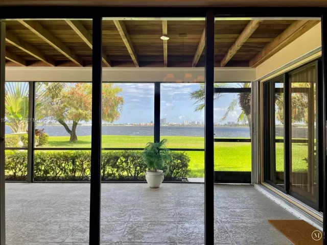 Продажа дома по адресу 3600 N Shore Dr - фото 7426291