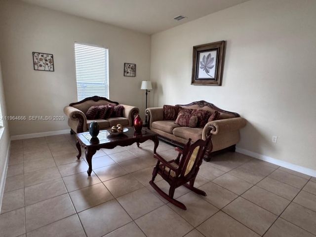 Дом в аренду по адресу 9165 SW 170th Ave . - фото 7428450