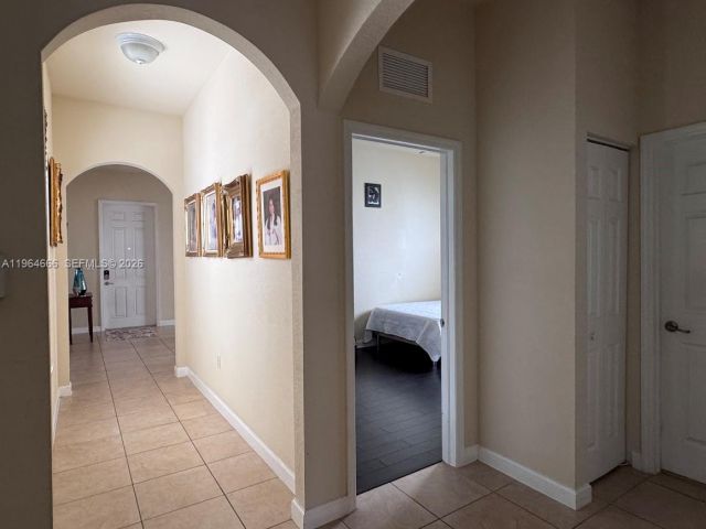 Дом в аренду по адресу 9165 SW 170th Ave . - фото 7428451