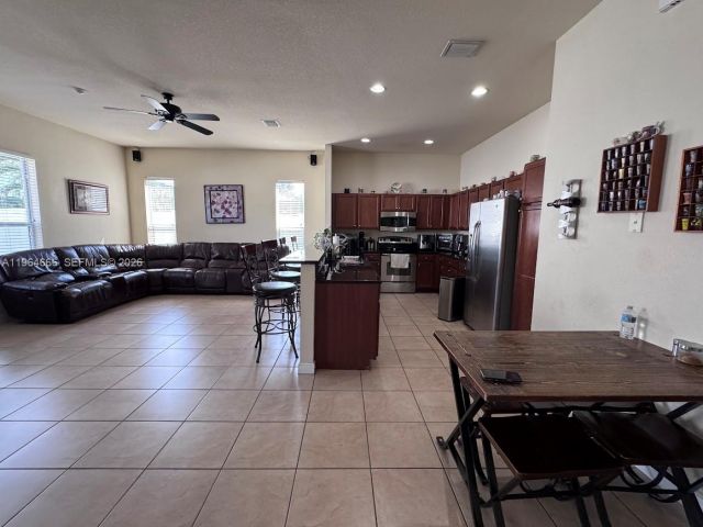 Дом в аренду по адресу 9165 SW 170th Ave . - фото 7428457