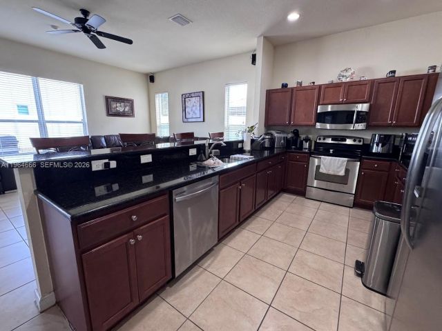 Дом в аренду по адресу 9165 SW 170th Ave . - фото 7428458