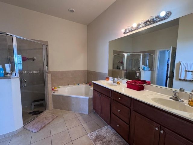 Дом в аренду по адресу 9165 SW 170th Ave . - фото 7428465