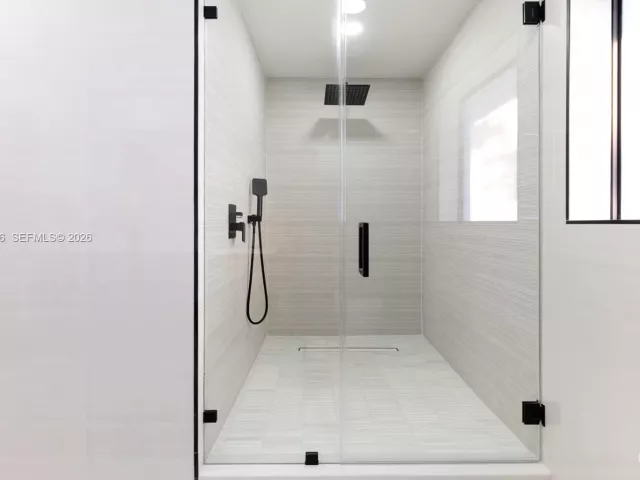 Продажа дома по адресу 2415 NE 35th Dr - фото 7537419