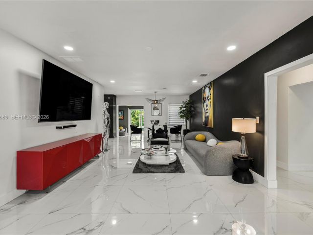 Продажа дома по адресу 285 NW 45th St - фото 7427974