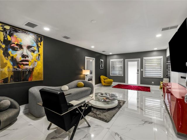 Продажа дома по адресу 285 NW 45th St - фото 7427981