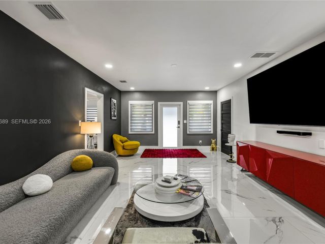 Продажа дома по адресу 285 NW 45th St - фото 7427982