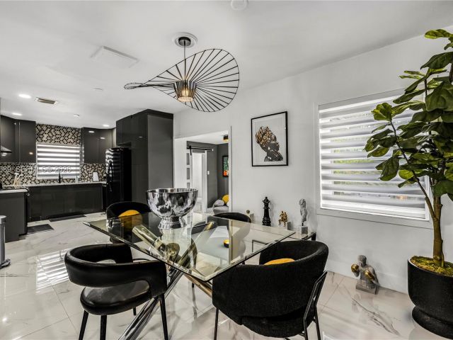 Продажа дома по адресу 285 NW 45th St - фото 7427985