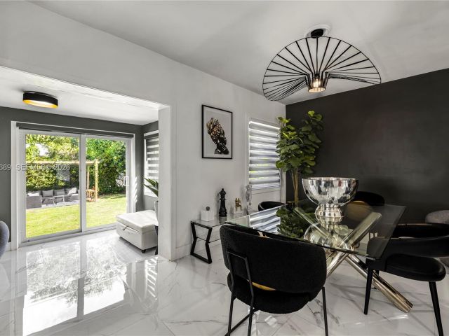 Продажа дома по адресу 285 NW 45th St - фото 7427989