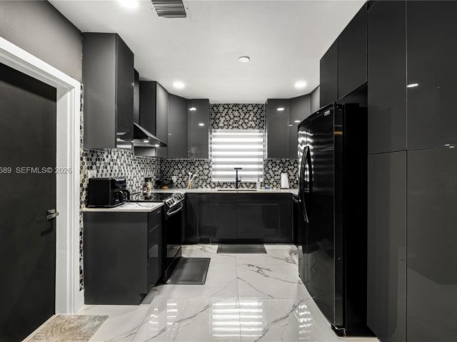 Продажа дома по адресу 285 NW 45th St - фото 7427991