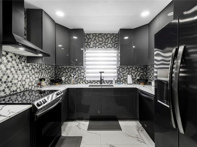 Продажа дома по адресу 285 NW 45th St - фото 7427992