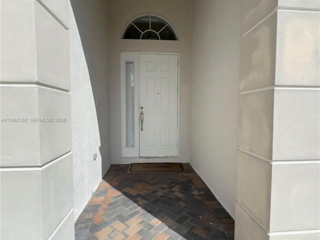 Дом в аренду по адресу 11177 NW 79th Ln - фото 7434244