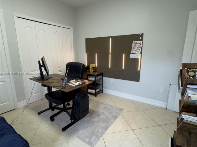 Дом в аренду по адресу 11177 NW 79th Ln - фото 7434248