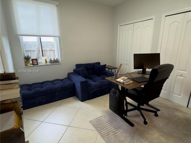 Дом в аренду по адресу 11177 NW 79th Ln - фото 7434250