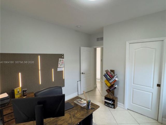 Дом в аренду по адресу 11177 NW 79th Ln - фото 7434251