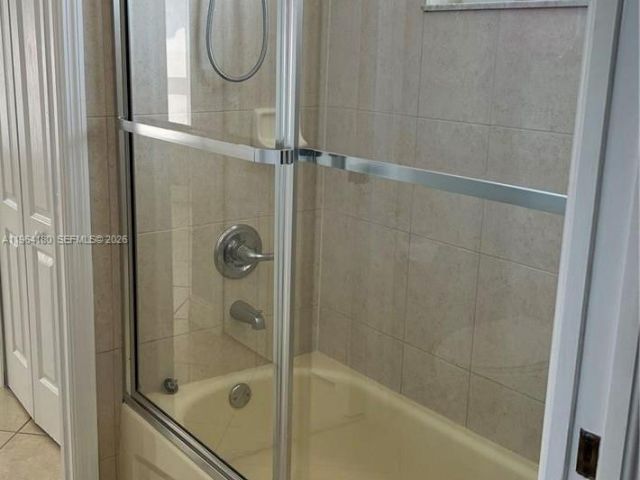 Дом в аренду по адресу 11177 NW 79th Ln - фото 7434252