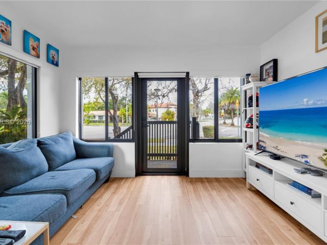 Продажа дома по адресу 375 SW 32nd Rd - фото 7428484