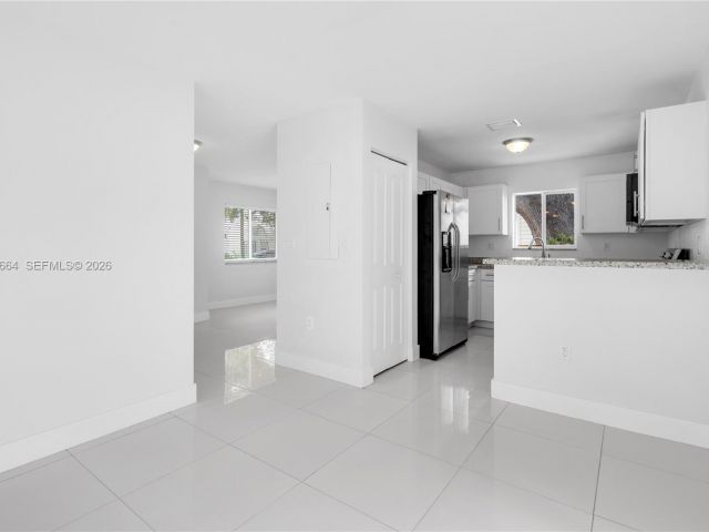 Дом в аренду по адресу 3175 NW 43rd St - фото 7518041