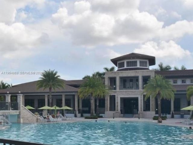 Дом в аренду по адресу 10620 NW 88th St 223 - фото 7484873