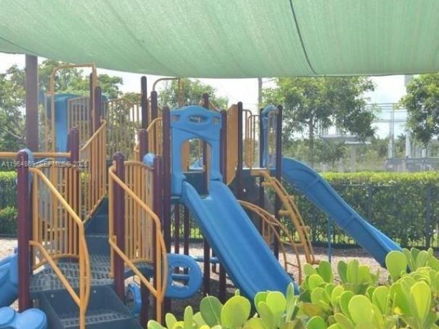 Дом в аренду по адресу 10620 NW 88th St 223 - фото 7484874