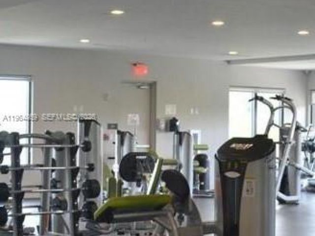 Дом в аренду по адресу 10620 NW 88th St 223 - фото 7484875