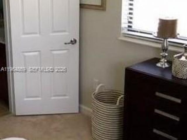 Дом в аренду по адресу 10620 NW 88th St 223 - фото 7484881