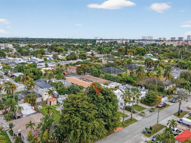 Продажа дома по адресу 623 NE 4th St - фото 7426761