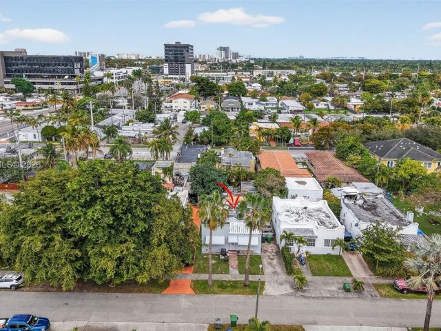 Продажа дома по адресу 623 NE 4th St - фото 7426768