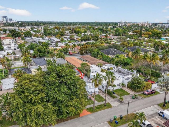 Продажа дома по адресу 623 NE 4th St - фото 7426769