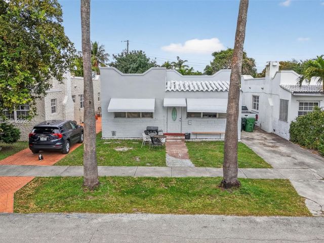 Продажа дома по адресу 623 NE 4th St - фото 7426770