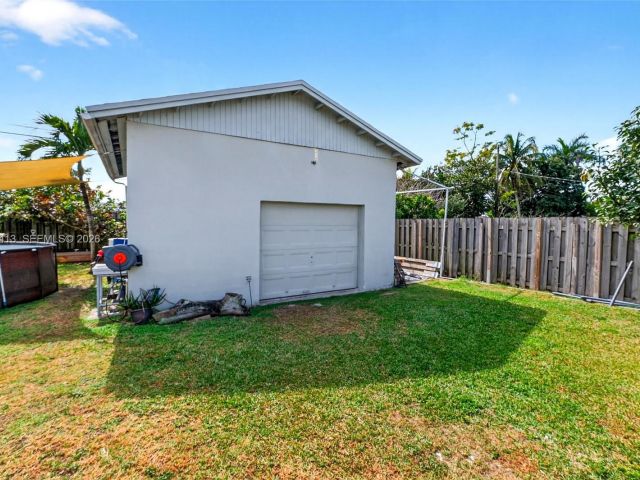 Продажа дома по адресу 1630 NW 10th St - фото 7460798