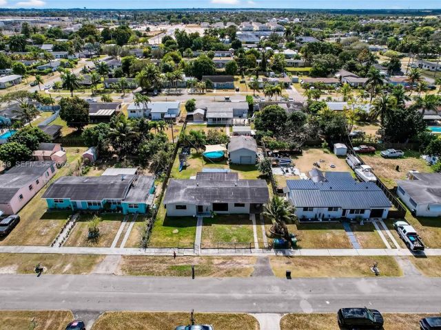 Продажа дома по адресу 1630 NW 10th St - фото 7460802