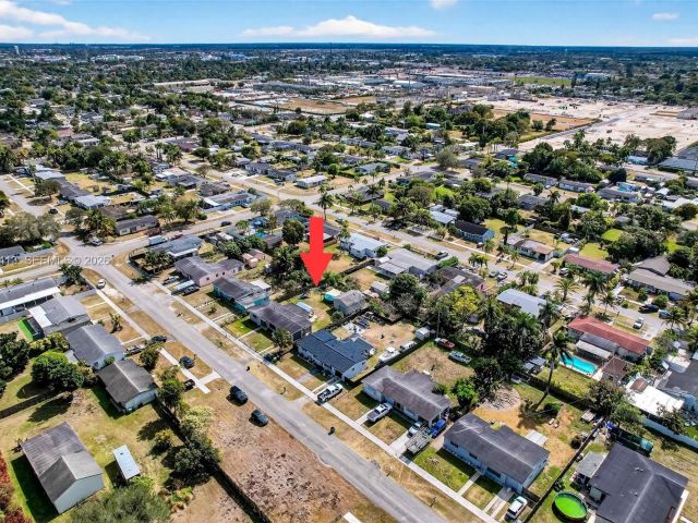 Продажа дома по адресу 1630 NW 10th St - фото 7460804