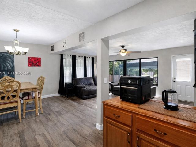 Продажа дома по адресу 1630 NW 10th St - фото 7460809