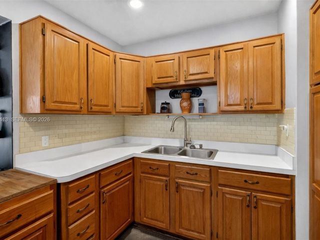 Продажа дома по адресу 1630 NW 10th St - фото 7460810