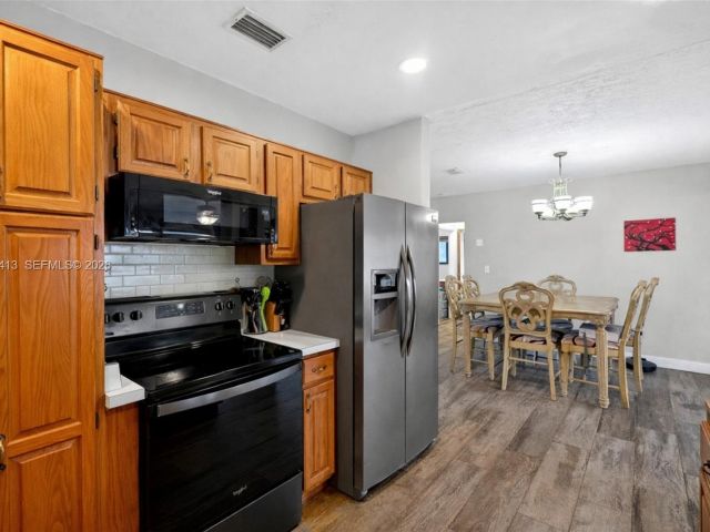 Продажа дома по адресу 1630 NW 10th St - фото 7460811