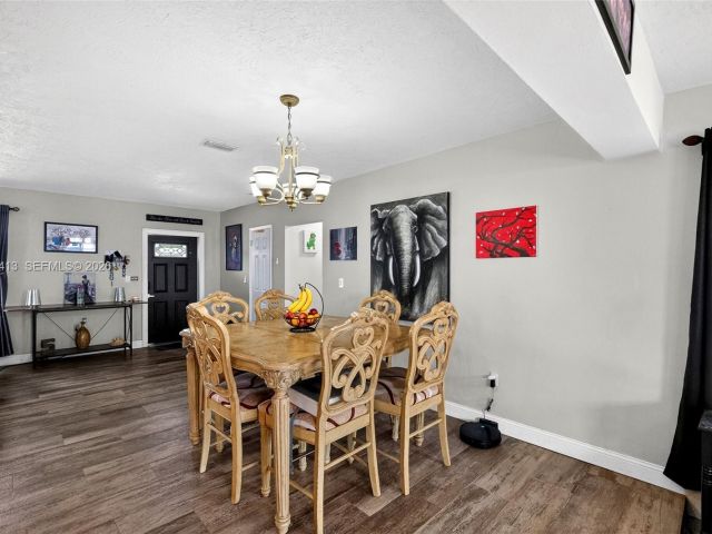 Продажа дома по адресу 1630 NW 10th St - фото 7460812