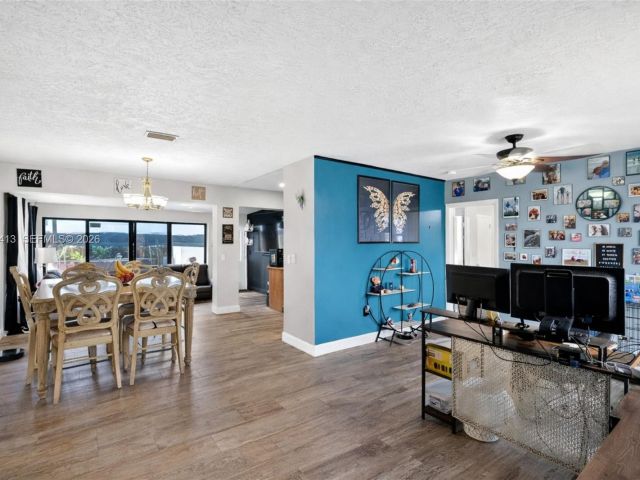 Продажа дома по адресу 1630 NW 10th St - фото 7460813